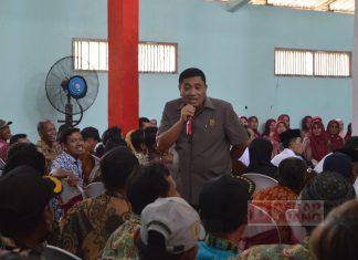 Taufik Ngobrol Bareng Perangkat Desa di Nusawungu Taufik Ngobrol Santai Bareng Perangkat Desa Di Nusawungu