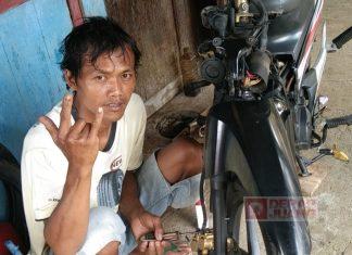 Punya Tekad Yang Kuat, Nurrokhim Tekuni Usaha Bengkel Motor Nurrokhim