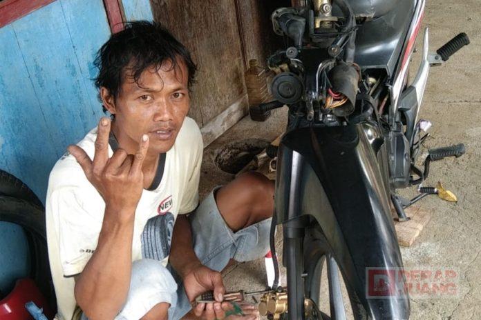 Punya Tekad Yang Kuat, Nurrokhim Tekuni Usaha Bengkel Motor Nurrokhim