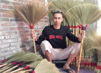 Pemuda PDI Perjuangan dari Magelang, Ciptakan Inovasi Sapu Ijuk Berbahan Rayung S Budi Hartono