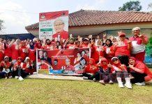 Foto: Daryono (berdiri pojok kanan) bersama para peserta senam SICITA Wanareja