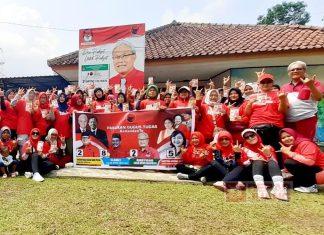 Ajak Warga Wanareja Hidup Sehat, Daryono Gelar Senam SICITA Foto: Daryono (berdiri pojok kanan) bersama para peserta senam SICITA Wanareja