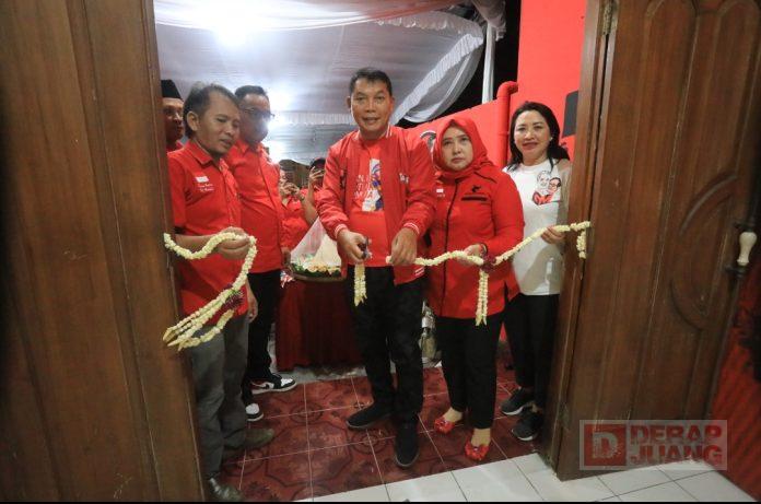 DPC PDI Perjuangan Surakarta Resmikan Serentak 7 Posko Pemenangan Ganjar-Mahfud Tingkat Kelurahan. DPC PDI Perjuangan Surakarta Resmikan Serentak 7 Posko Pemenangan Ganjar-Mahfud Tingkat Kelurahan.