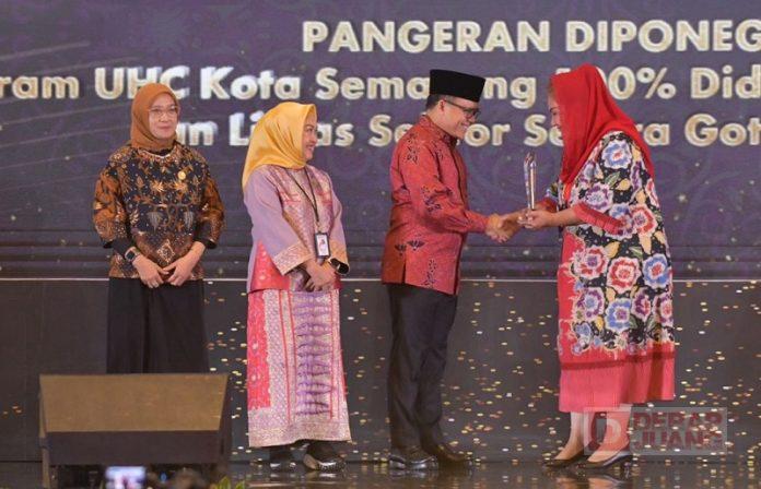 ‘Pangeran Diponegoro’ Hantarkan Pemkot Semarang Raih TOP 45 Inovasi Pelayanan Publik ‘Pangeran Diponegoro’ Hantarkan Pemkot Semarang Raih TOP 45 Inovasi Pelayanan Publik