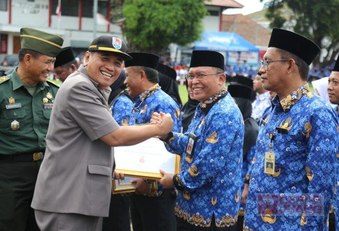 Hadir Dalam Puncak Peringatan HUT Korpri, Taufik Berharap Netralitas ASN