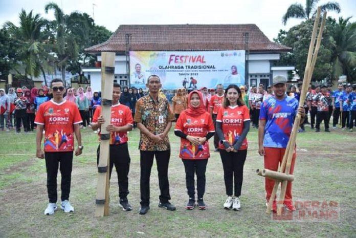 Ristawati membuka Festival Olahraga Tradisional Tahun 2023 Ristawati membuka Festival Olahraga Tradisional Tahun 2023