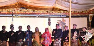 Ristawati Hadiri Pagelaran Wayang Kulit Di Jatiluhur Karanganyar Ristawati Hadiri Pagelaran Wayang kulit di Kelurahan Jatiluhur Karanganyar