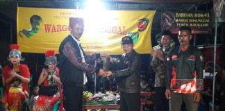 Isnaeni Berdayakan Kelompok Seni Desa Pencil Kalikajar, Beri Bantuan Seperangkat Gamelan Isnaeni melakukan serah terima bantuan alat kesenian gamelan kepada kelompok seni wargo manunggal Pencil, Kalikajar