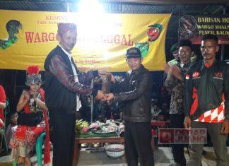 Isnaeni Berdayakan Kelompok Seni Desa Pencil Kalikajar, Beri Bantuan Seperangkat Gamelan Isnaeni melakukan serah terima bantuan alat kesenian gamelan kepada kelompok seni wargo manunggal Pencil, Kalikajar