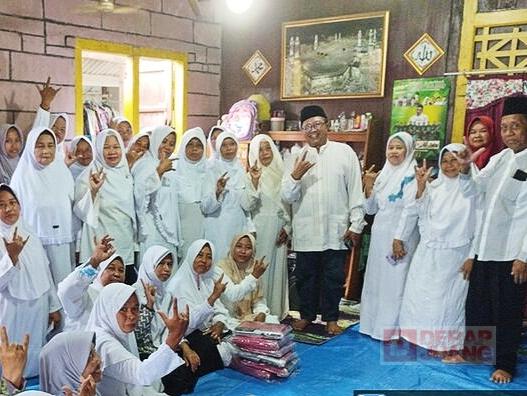 Agus Prastowo ngaji bersama ibu-ibu desa selo Agus Prastowo ngaji bersama ibu-ibu desa selo