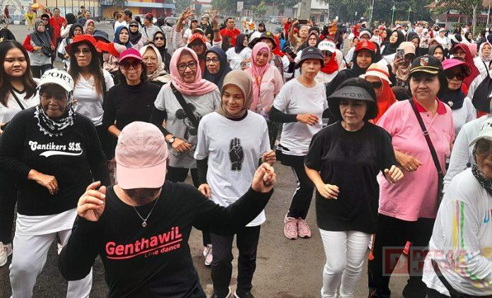 Bersama Emak-emak di Purwokerto, Atiqoh: Ganjar Perhatikan Perempuan dalam Progjanya Bersama Emak-emak di Purwokerto, Atiqoh: Ganjar Perhatikan Perempuan dalam Progjanya