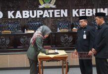 Ristawati Hadiri Rapat Paripurna Pengambilan Keputusan Raperda DPRD Kebumen Ristawati Hadiri Rapat Paripurna Pengambilan Keputusan Raperda DPRD Kebumen