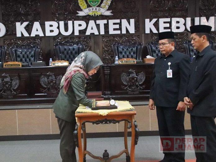 Ristawati Hadiri Rapat Paripurna Pengambilan Keputusan Raperda DPRD Kebumen Ristawati Hadiri Rapat Paripurna Pengambilan Keputusan Raperda DPRD Kebumen