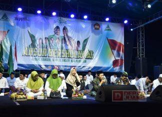 Ristawati Hadiri Ansor Bersholawat di Alun-alun Karanganyar Ristawati Hadiri Ansor Bersholawat di Alun-alun Karanganyar