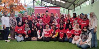 Billy Subhi Berdayakan Srikandi PDI Perjuangan Bangun Ekonomi Kreatif Desa Andongsili Billy Subhi memberi pelatihan kepada srikandi sicita desa andongsili