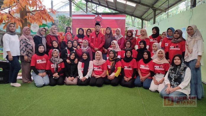 Billy Subhi memberi pelatihan kepada srikandi sicita desa andongsili Billy Subhi memberi pelatihan kepada srikandi sicita desa andongsili