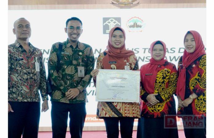 Bupati Demak Terima Penghargaan Kabupaten Peduli HAM Tingkat Nasional