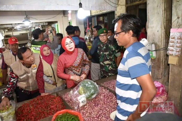 Bupati Grobogan pantau harga pangan dan Sembako Bupati-Grobogan-pantau-harga-pangan-dan-Sembako