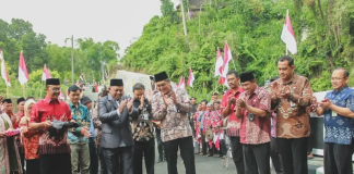 Bupati Magelang Meresimkan Jembatan yang menghubungkan 2 di Desa Paten, Kecamatan Dukun Bupati Magelang
