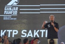 Ganjar Launching KTP Sakti, Warga: Pemikiran yang Sangat Mencerahkan Ganjar Launching KTP Sakti, Warga: Pemikiran yang Sangat Mencerahkan