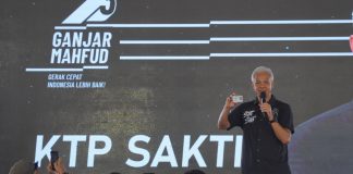 Ganjar Launching KTP Sakti, Warga: Pemikiran yang Sangat Mencerahkan Ganjar Launching KTP Sakti, Warga: Pemikiran yang Sangat Mencerahkan