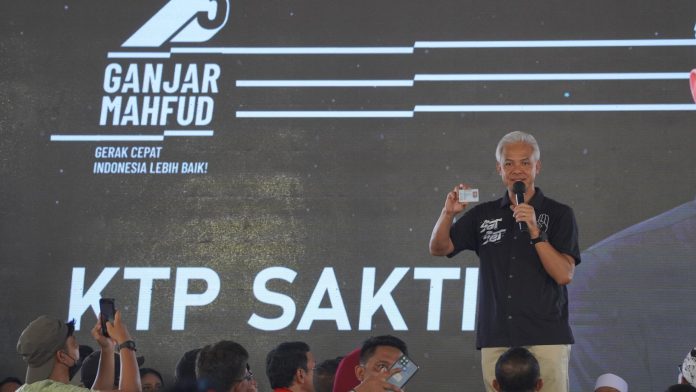 Ganjar Launching KTP Sakti, Warga Pemikiran yang Sangat Mencerahkan (2) Ganjar Launching KTP Sakti, Warga: Pemikiran yang Sangat Mencerahkan