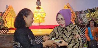 Resmikan Balai Desa Karangsari, Sri Sumarni Ajak Nguri-uri Kebudayaan Gelaran wayang kulit serta peresmian balai desa