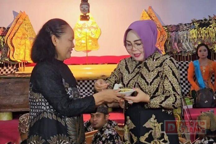 Gelaran wayang kulit serta peresmian balai desa Gelaran wayang kulit serta peresmian balai desa