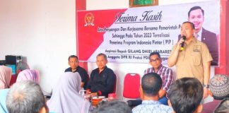 DPC PDI Perjuangan Jepara Bersama Gilang, Serahkan Bantuan PIP DPC PDI Perjuangan Jepara Bersama Gilang, Serahkan Bantuan PIP