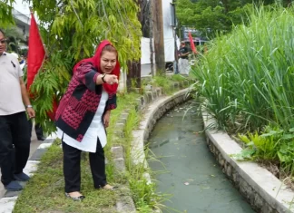 Respon Aduan Warga, Mbak Ita Cek Langsung Sumber Genangan Air di Puri Anjasmoro