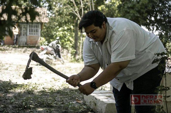 Farid Ardika Bantu Paving Block di Punden Mbah Gilang Farid Ardika Bantu Paving Block di Punden Mbah Gilang
