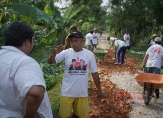 Farid Ardika Berikan Bantuan Material Untuk Jalan Dusun Kayen