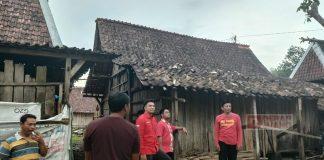 Mas Bram Bantu Rumah Rusak Terkena Angin di Desa Deras Mas Bram Bantu Rumah Rusak Terkena Angin di Desa Deras