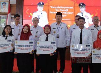 Mas Jekek Berikan Beasiswa kepada 818 Mahasiswa Wonogiri