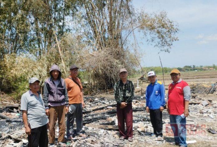 Nugroho beri bantuan kepada korban kebakaran Nugroho beri bantuan kepada korban kebakaran
