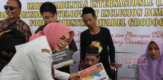 Sri Sumarni Serahkan Alat Bantu Untuk Disabilitas, Dalam Peringatan HDI Peringatan HDI 2023