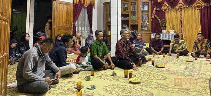 Sarwo Hadiri Pertemuan Tokoh Masyarakat Desa Jeporo Sarwo Hadiri Pertemuan Tokoh Masyarakat Desa Jeporo