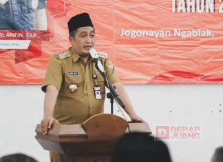 Bupati Magelang Memberikan Bantuan Material Perbaikan Jaringan Air Bersih Terdampak Bencana Kebakaran Hutan dan Lahan