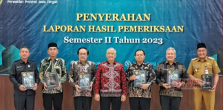 Bupati Magelang menerima Laporan Hasil Kerja Perumda Air Minum Tirta Gemilang