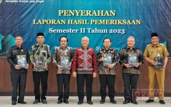 Bupati Magelang menerima Laporan Hasil Kerja Perumda Air Minum Tirta Gemilang