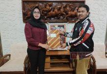 Sri Rejeki Gelar Lomba Desain Bingkai Poster Bung Karno Sri Rejeki Gelar Lomba Desain Bingkai Poster Bung Karno