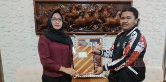 Sri Rejeki Gelar Lomba Desain Bingkai Poster Bung Karno Sri Rejeki Gelar Lomba Desain Bingkai Poster Bung Karno