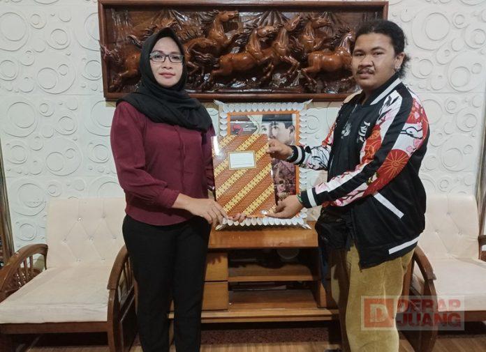 Sri Rejeki Gelar Lomba Desain Bingkai Poster Bung Karno