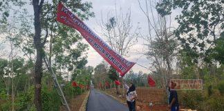 Sri Rejeki Ucapkan Terima Kasih untuk Mas Jekek Melalui Spanduk Go Nyawiji Migunani