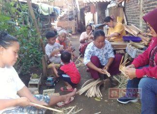 Wahyuningsih Kunjungi Pengrajin Keranjang Ikan di Pasar Merden