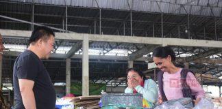 Bung Dance Cek Harga Jelang Natal dan Tahun Baru di Pasar Blauran II