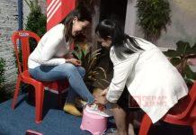 Yustina Titiek, Bagikan Sepatu untuk Masyarakat Pasar Kliwon dan Serengan Yustina Titiek, Bagikan Sepatu untuk Masyarakat Pasar Kliwon dan Serengan