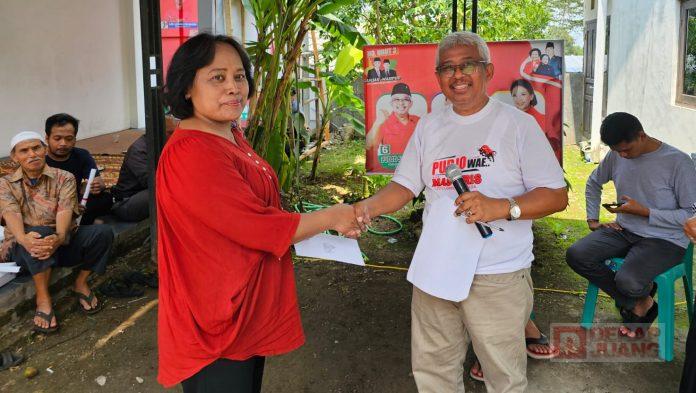 Pudjo Suseno Salurkan Beasiswa PIP dari Mbak Puan Pudjo Suseno Salurkan Beasiswa PIP dari Mbak Puan