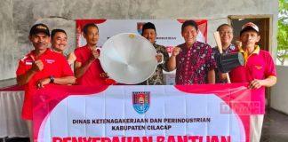 Berikan Manfaat pada KUB Jeruklegi Wetan, Andry Serahkan Sejumlah Bantuan