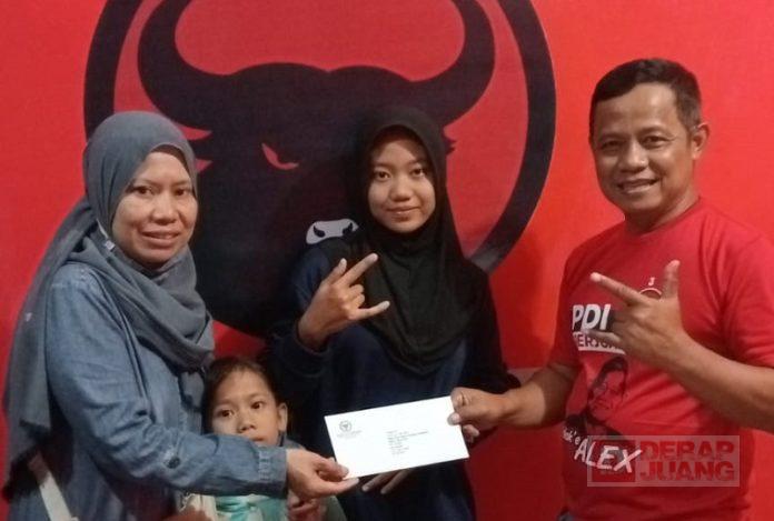 Mas Alex Salurkan SK PIP Aspirasi Mbak Puan Mas Alex Salurkan SK PIP Aspirasi Mbak Puan